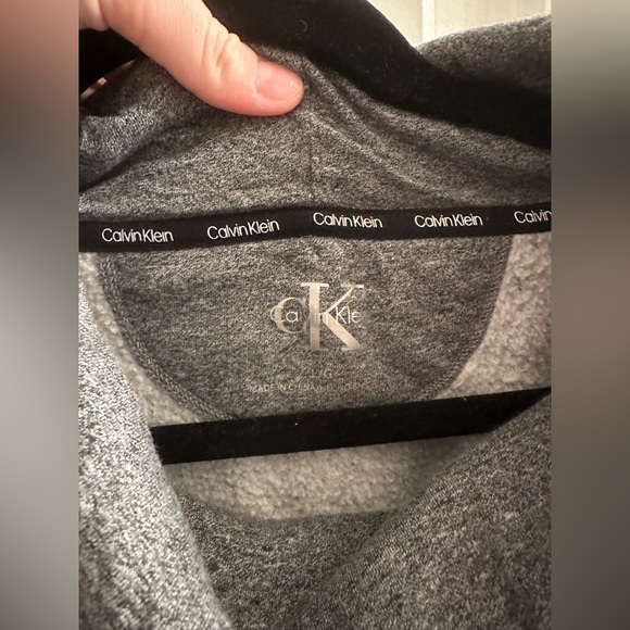 Calvin Klein Sweatshirt - Picture 3 of 5